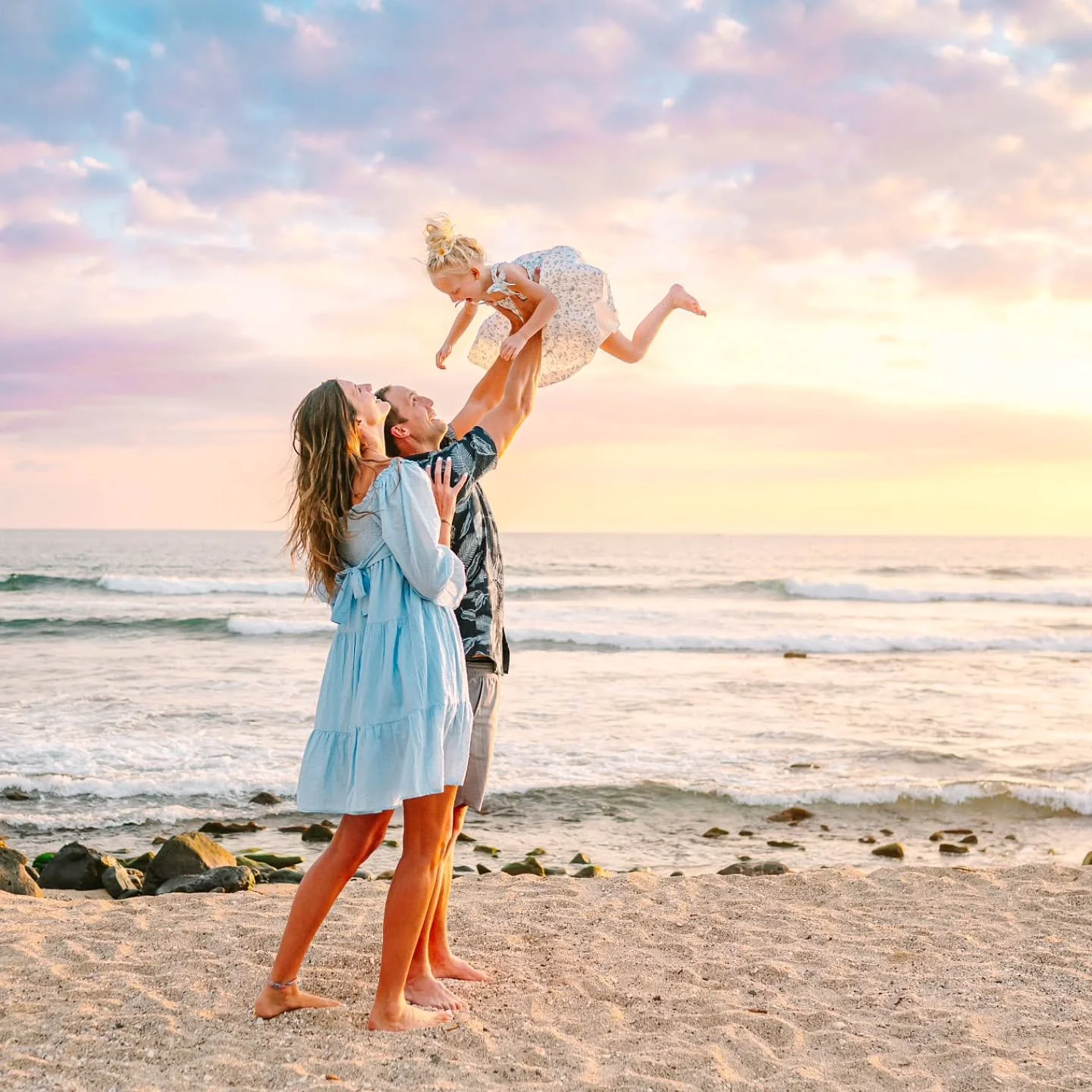 Big Island sessions feel wild and earthy. 

Lava rock. Open coastline. Big dramatic skies. 

If you&rsquo;re staying in Kona or Waikoloa, sunset is chef&rsquo;s kiss. 

#bigislandfamilyphotographer #konafamilyphotographer #waikoloafamilyphotographer 
