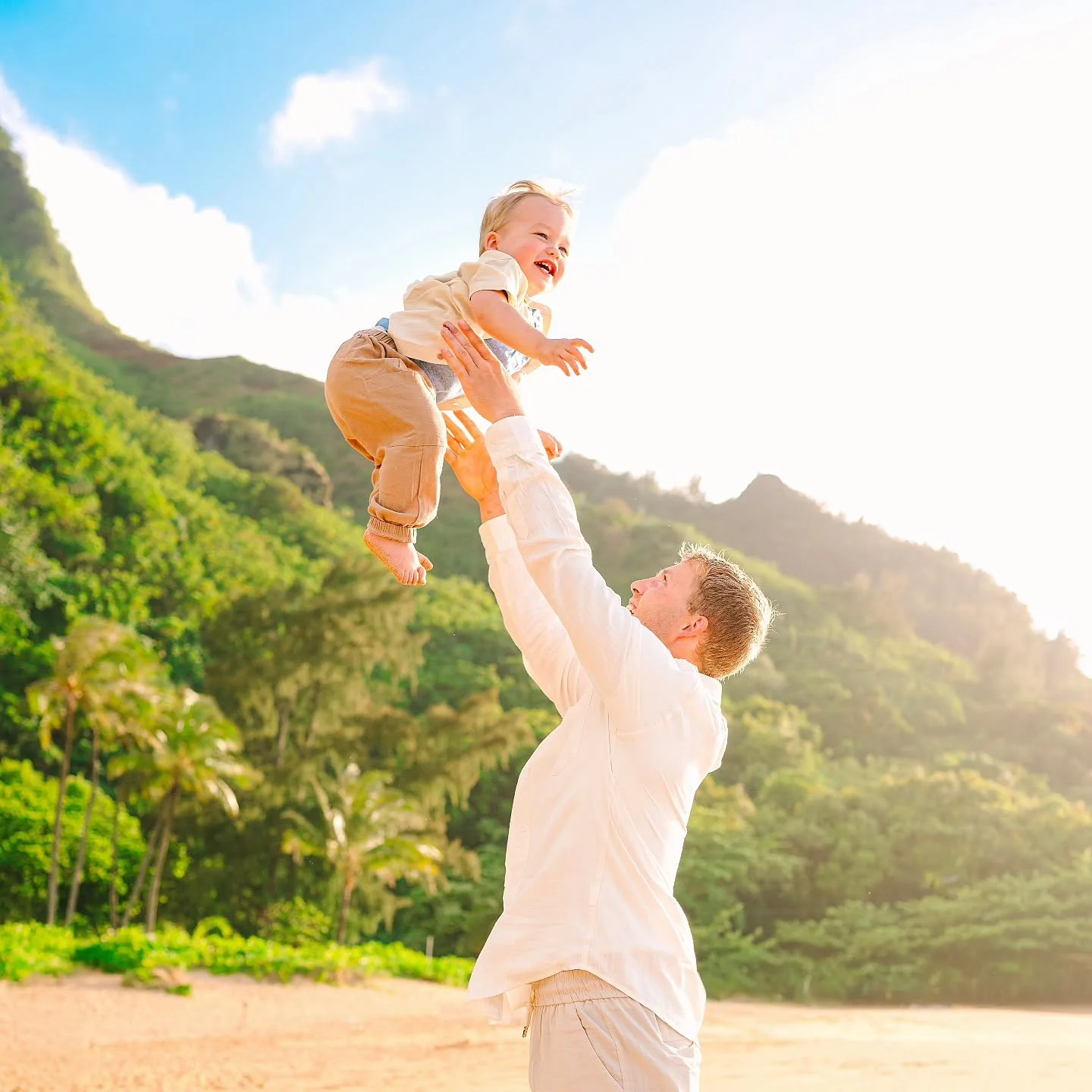 Waikiki sunsets + palm trees + city glow in the distance?

Oahu family sessions have such a fun mix of tropical and vibrant energy.

If you're staying in Waikiki or Ko Olina, let&rsquo;s plan something colorful and relaxed for your Oahu family photo 