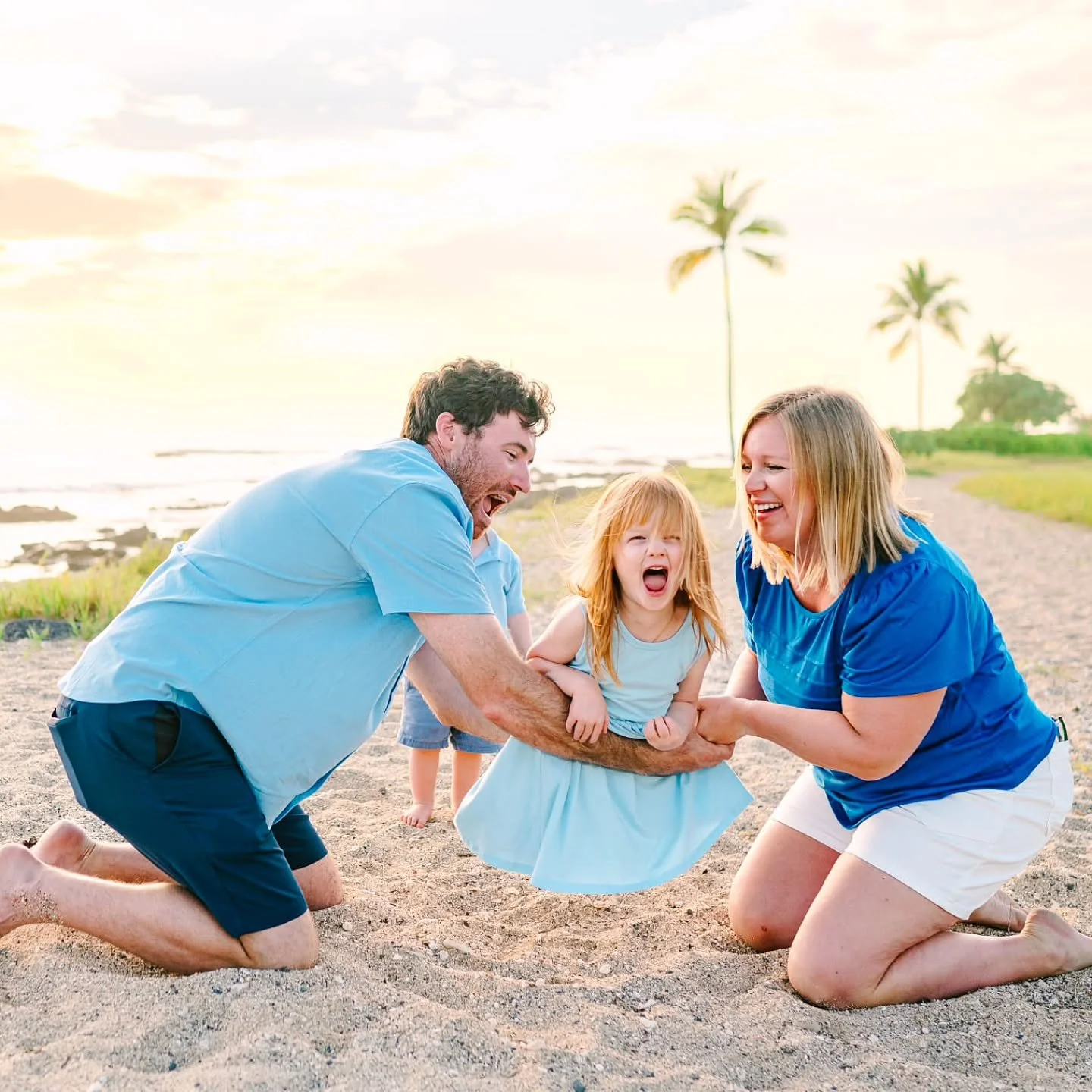 Family photos don&rsquo;t have to feel stressful&hellip; promise 

If you&rsquo;re picturing chasing kids, forcing smiles, and hoping someone cooperates long enough for one good photo &mdash; that&rsquo;s not how we do things over here.

I design our