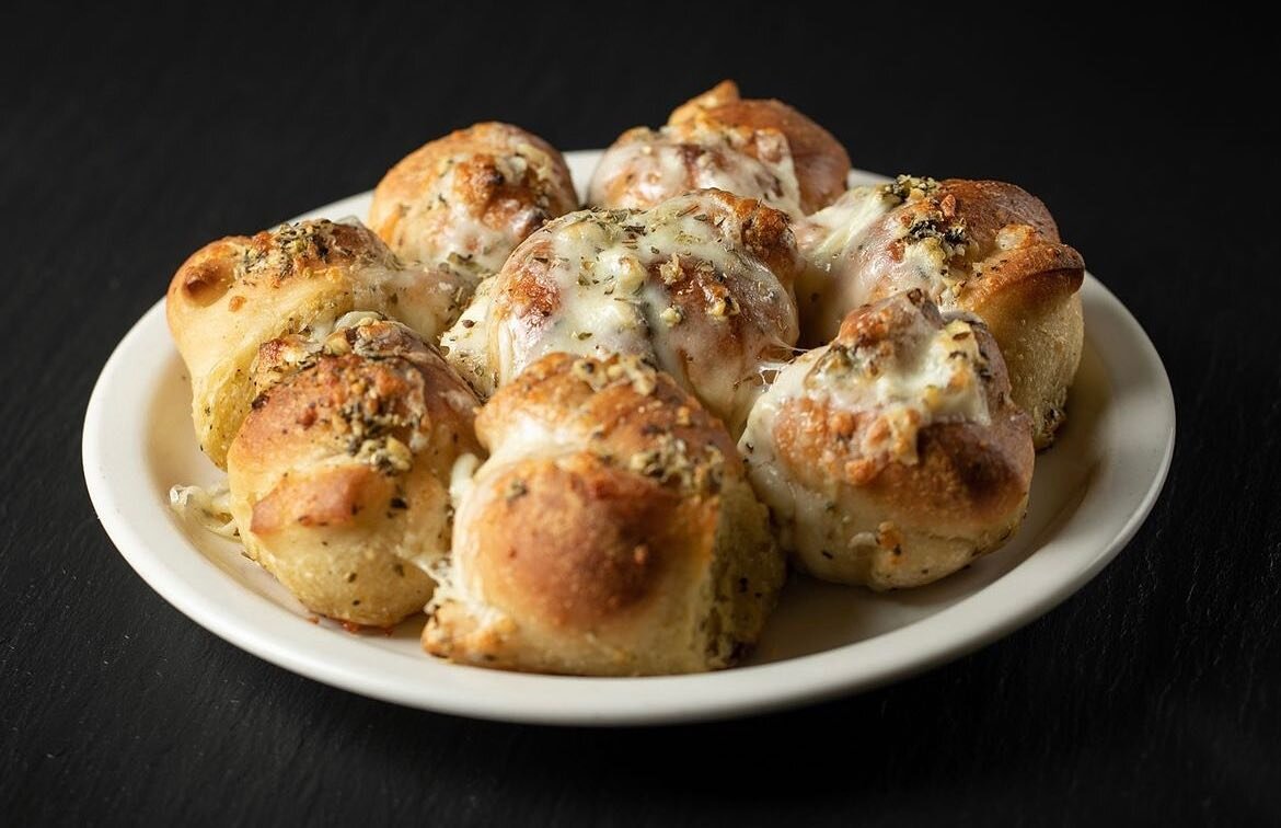 Cheesy Garlic Knots&hellip; like pillows of dough with garlic and cheese! 

#sliceonbroadway #beechview #carnegie #southsideworks #shadyside #pittsburghpizza #local #dailypizzapic #instapizzas #eatpizzaeveryday #instafood #foodiegram #ronicups #eatpg