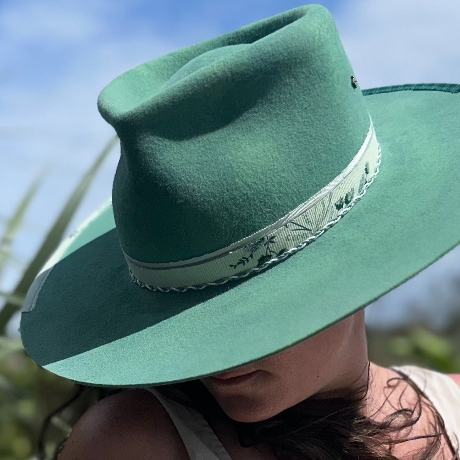 Chapeau de feutre patiné de couleur Agave