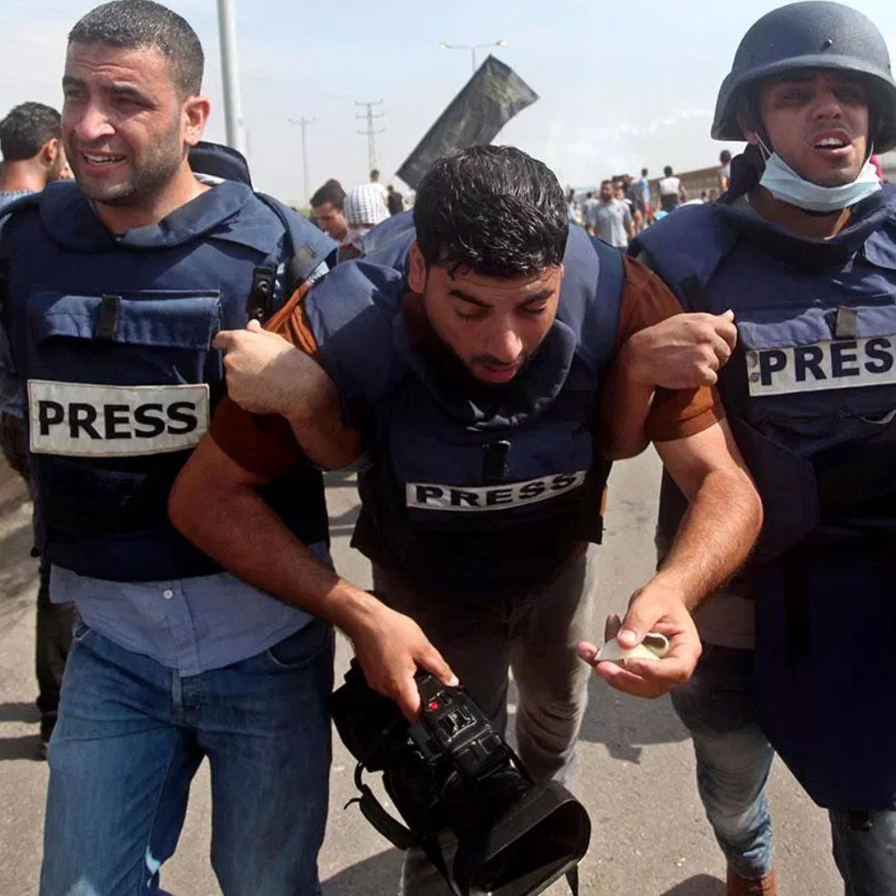 Palestinian journalist injured by Israeli soldiers in Gaza