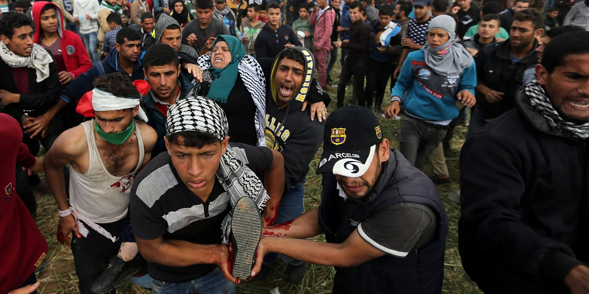 Among those killed on May 14, 2018 were 6 children and 1 person with disability. At least another 2,000 persons were injured, including 304 children, 77 women, 10 journalists, and 3 paramedics. 1,114 of the injured were shot with live ammunition and at least 70 persons are in serious or critical condition at hospitals, according to medical sources.