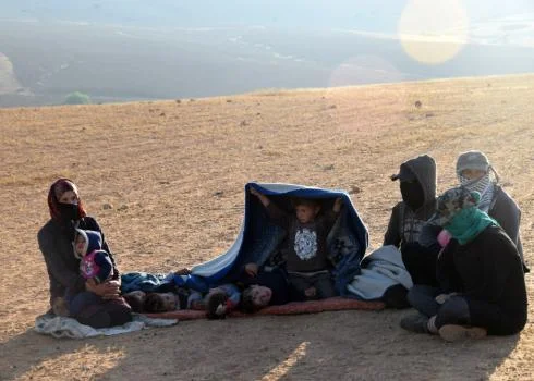 Several members of the extended al Abu al-Kabash family in the field they removed to early in the morning. Photo by ‘Aref Daraghmeh, B’Tselem, 24 April 2018