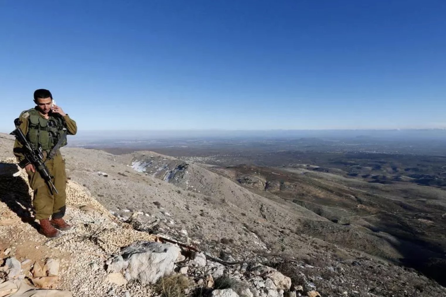 Israeli soldier overlooks the Golan Heights