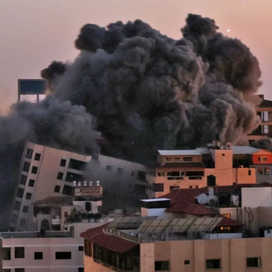 Israeli airstrikes on Gaza continue, hundreds now homeless