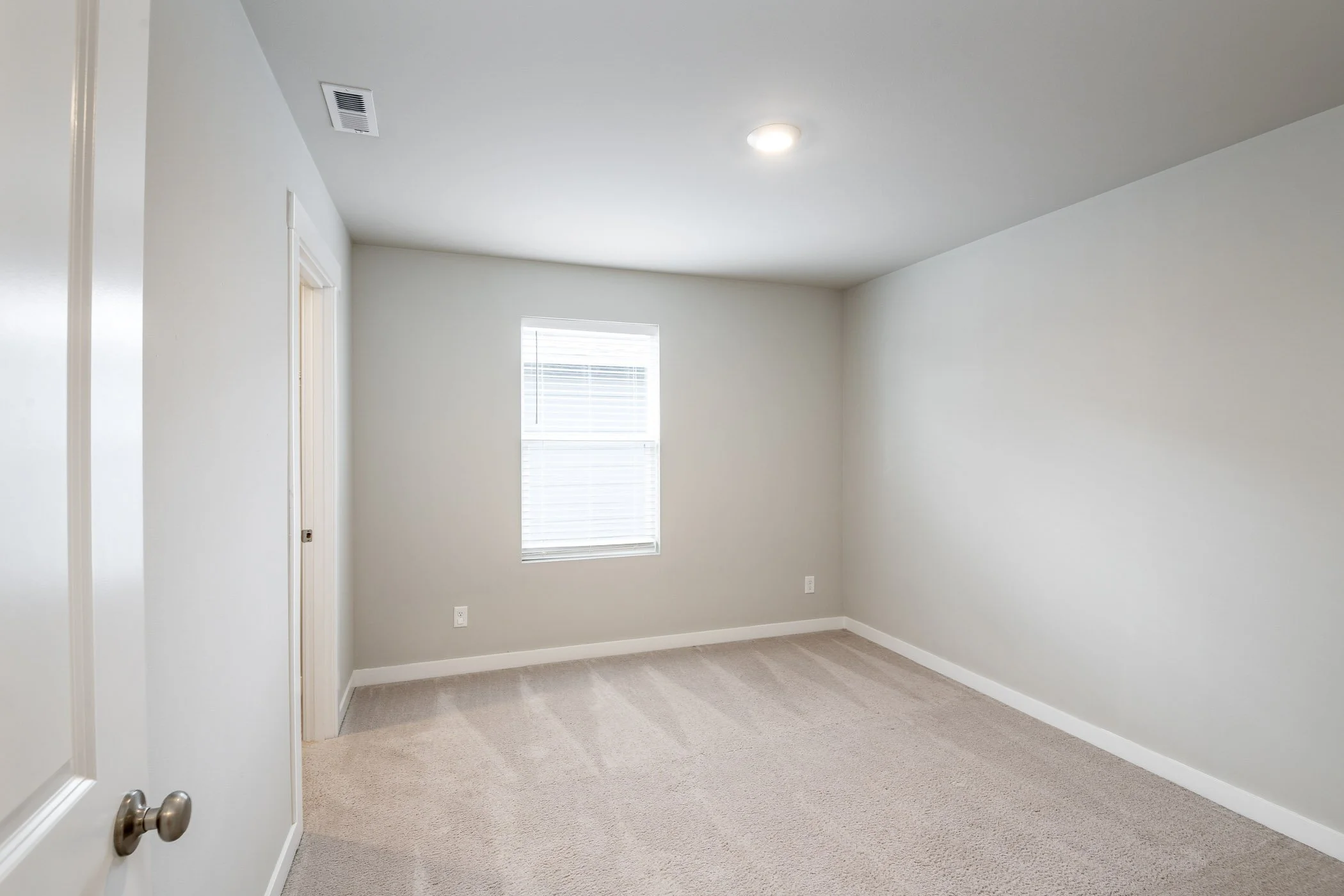 23-18611-111thAveEPuyallup-23.jpg