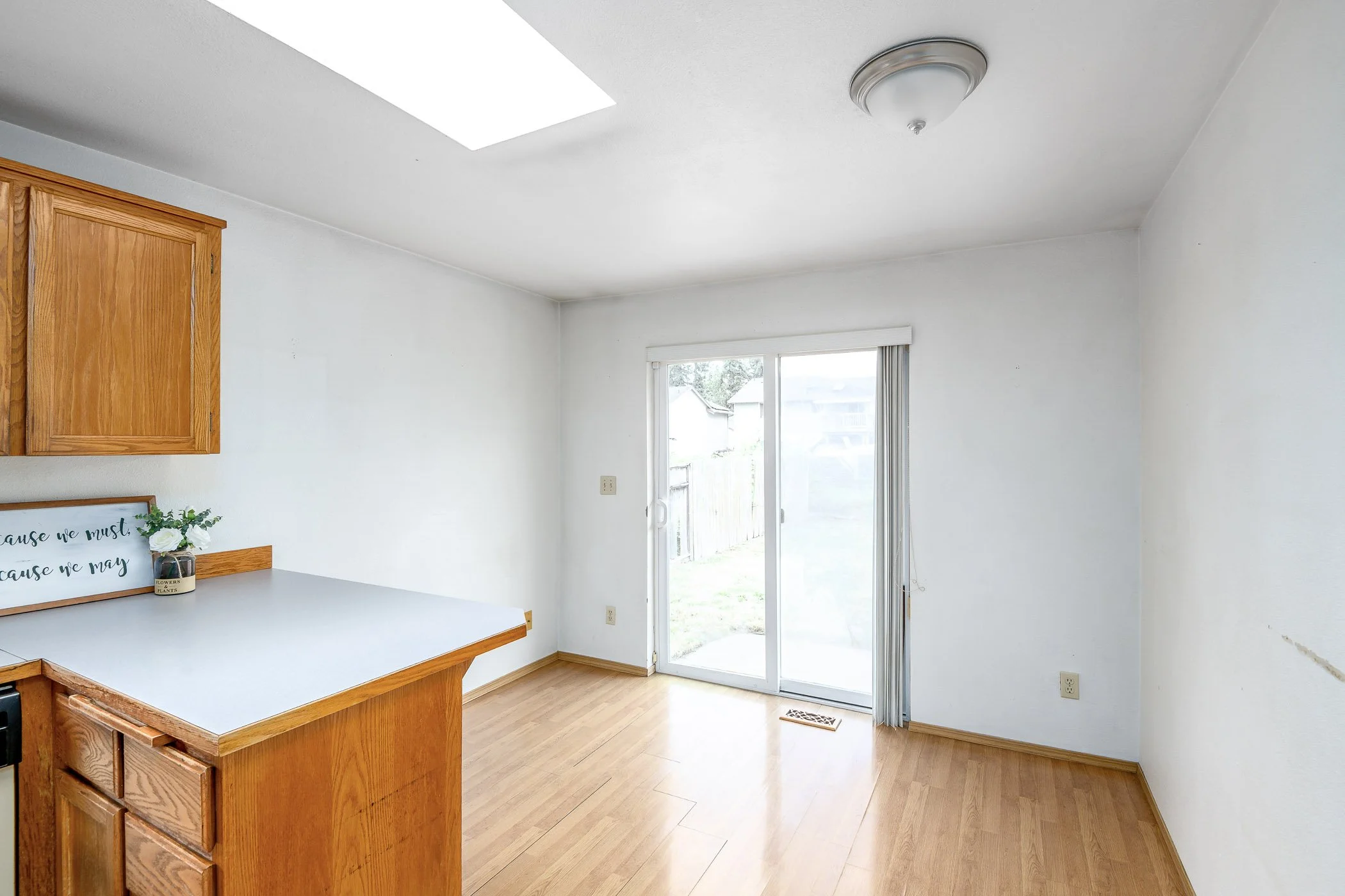 13-1418E59thStTacoma-13.jpg