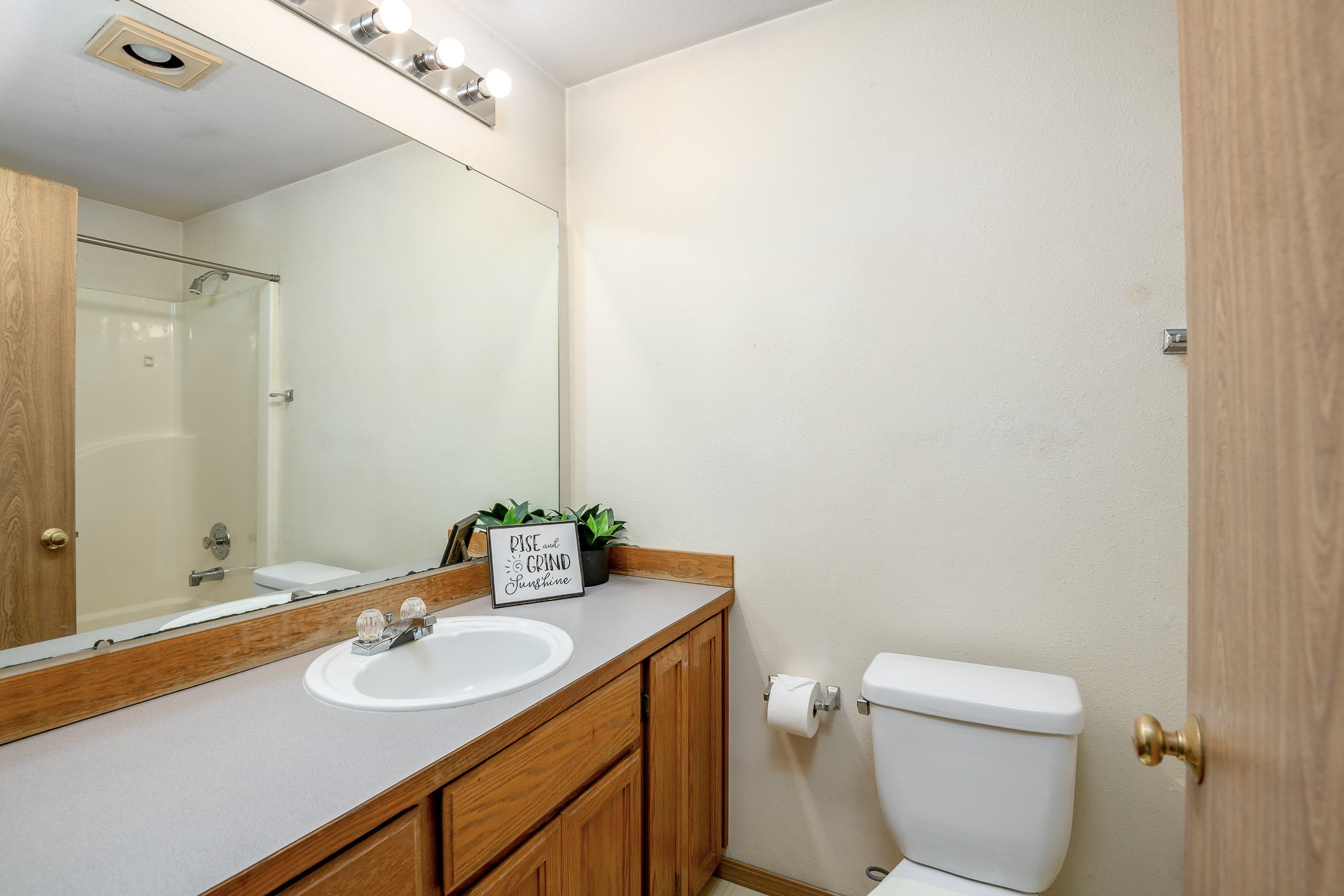 21-1418E59thStTacoma-21.jpg