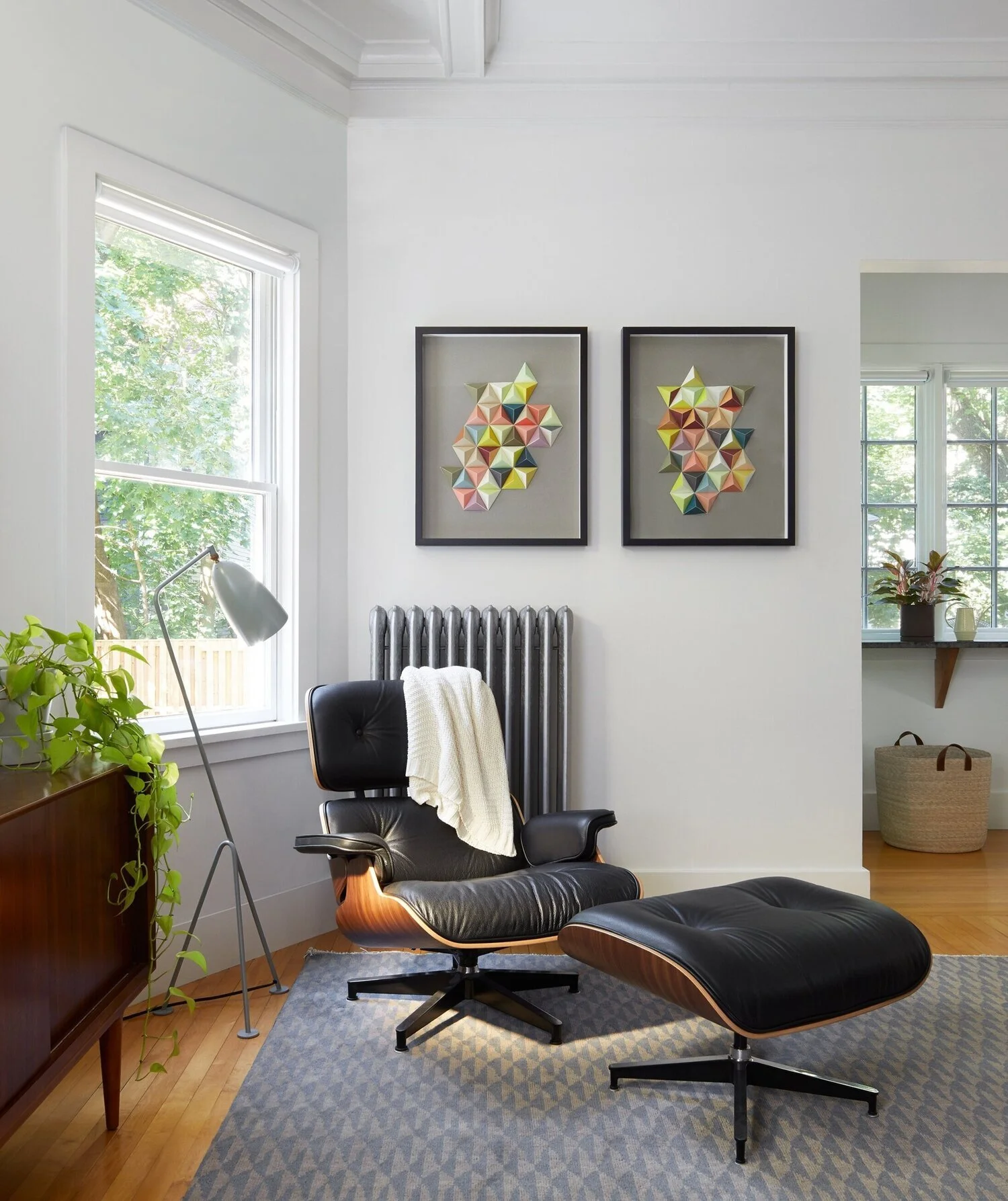jam-architecture-161-landmarked-victorian-living-eames-chair-origami.jpg