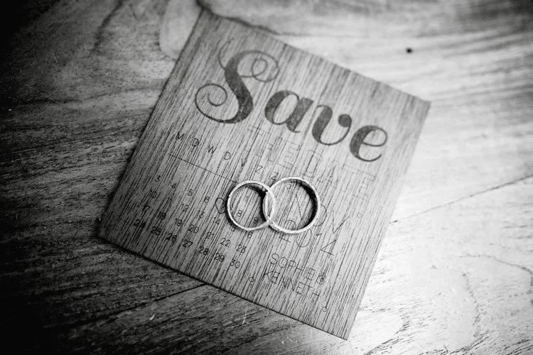 Save+the+date+kaartje+hout+lasergravure+huwelijk+uitnodiging+by+Xantifee+creative.jpg
