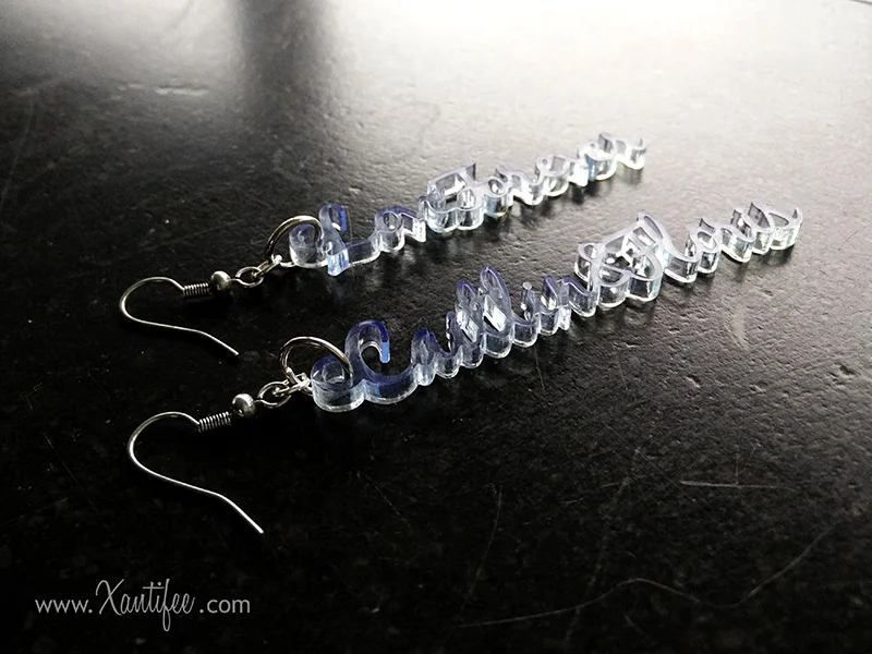Oorbellen-met-eigen-tekst-plexi-personaliseerbaar-by-Xantifee-2.jpg