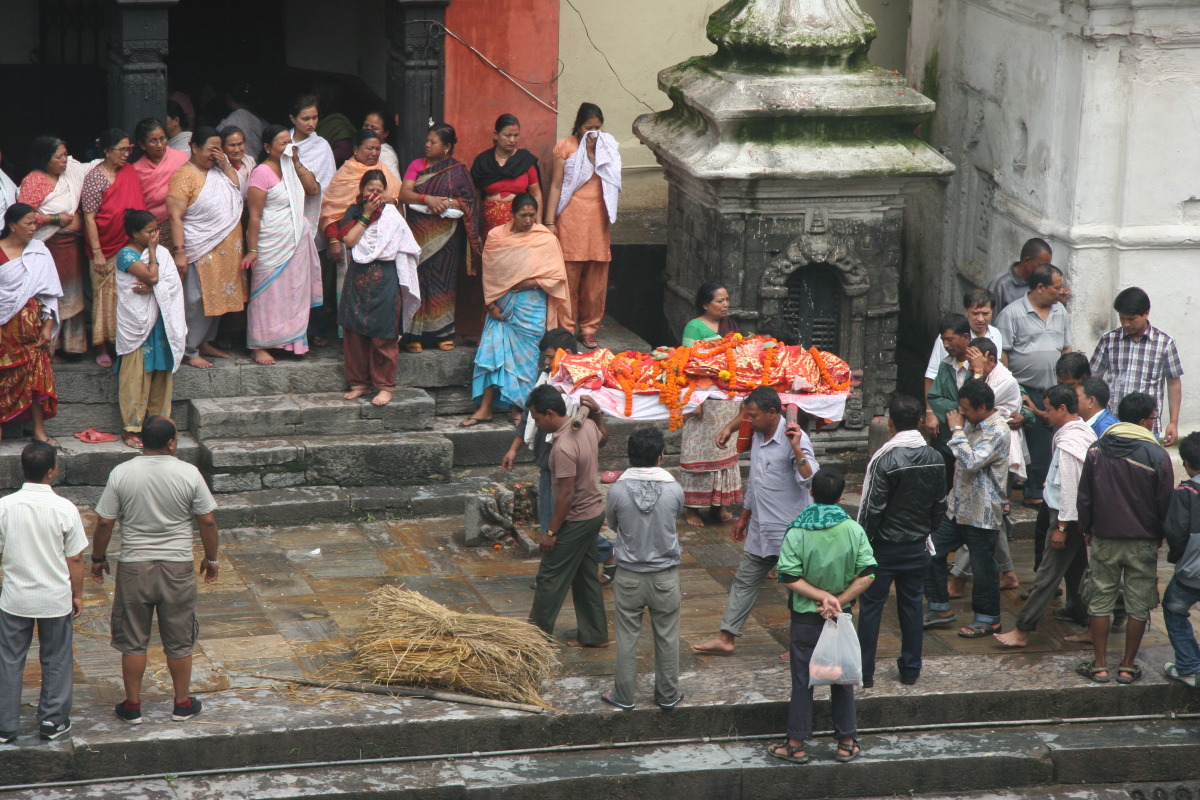 Funeral procession en route to ghat at Pashupatinath