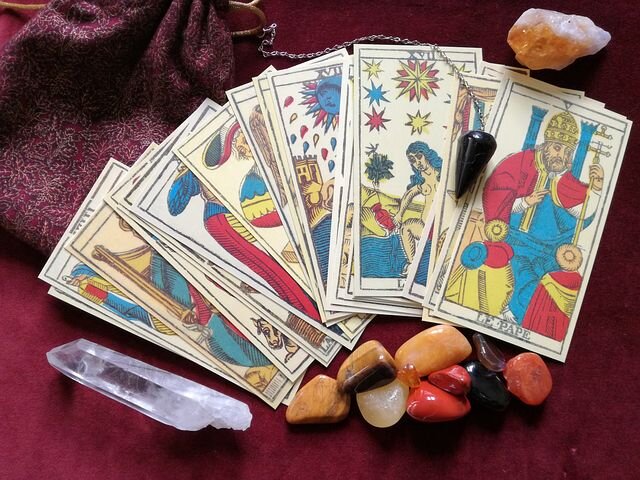 Tradition undtagelse Ikke moderigtigt How to Cleanse Tarot Cards and Oracle Cards, 10 Ways to Clear Your Tarot  and Oracle Decks — KilmainCrystals