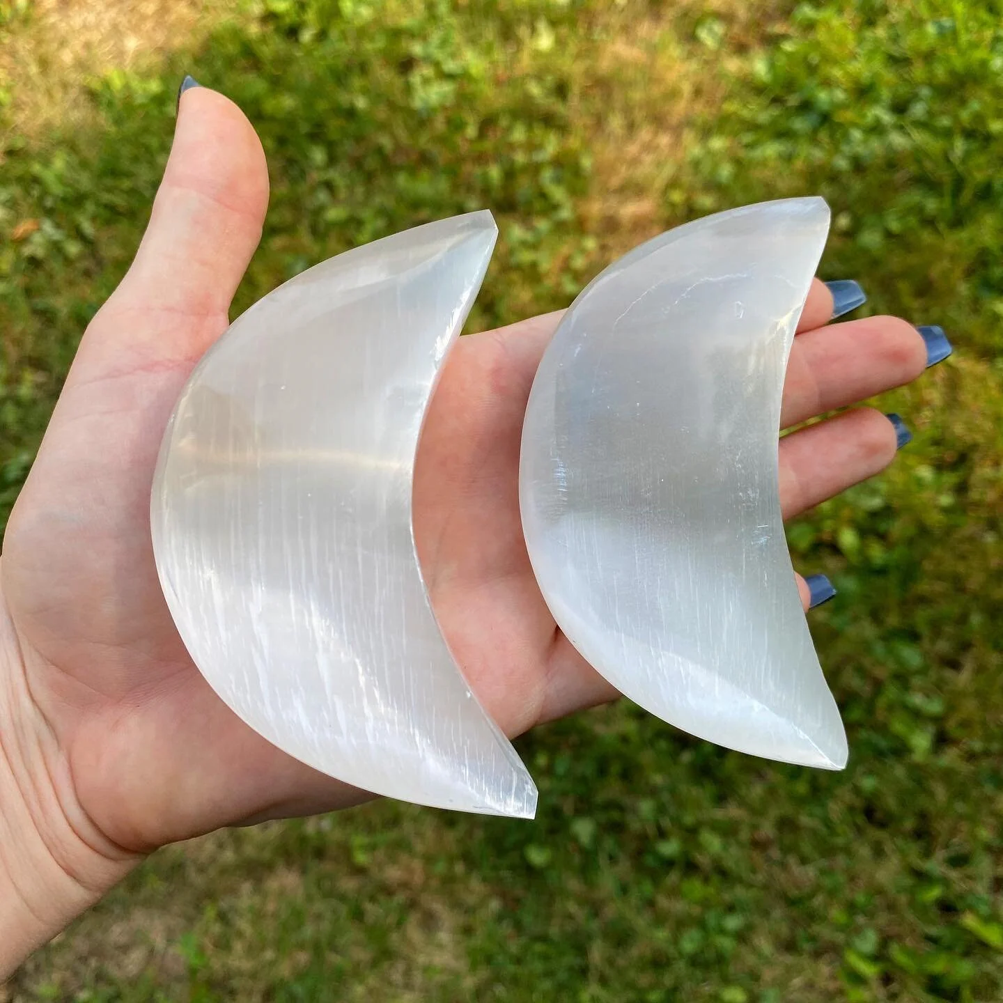 These beautiful puffed selenite moons are available in our shop 🌙✨💜⁣
✨KilmainCrystals.com ⁣
⁣
Selenite is a pure protection and cleansing crystal that has a very high vibration and powerful healing properties. This crystal can be used as a charging