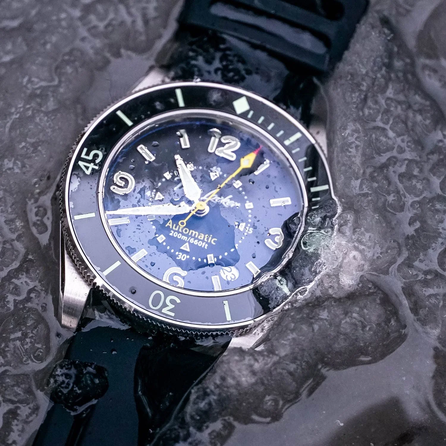 Water-resistance-diving-watch.jpg