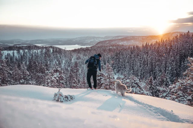 Mikael skiing with Arthur.JPG