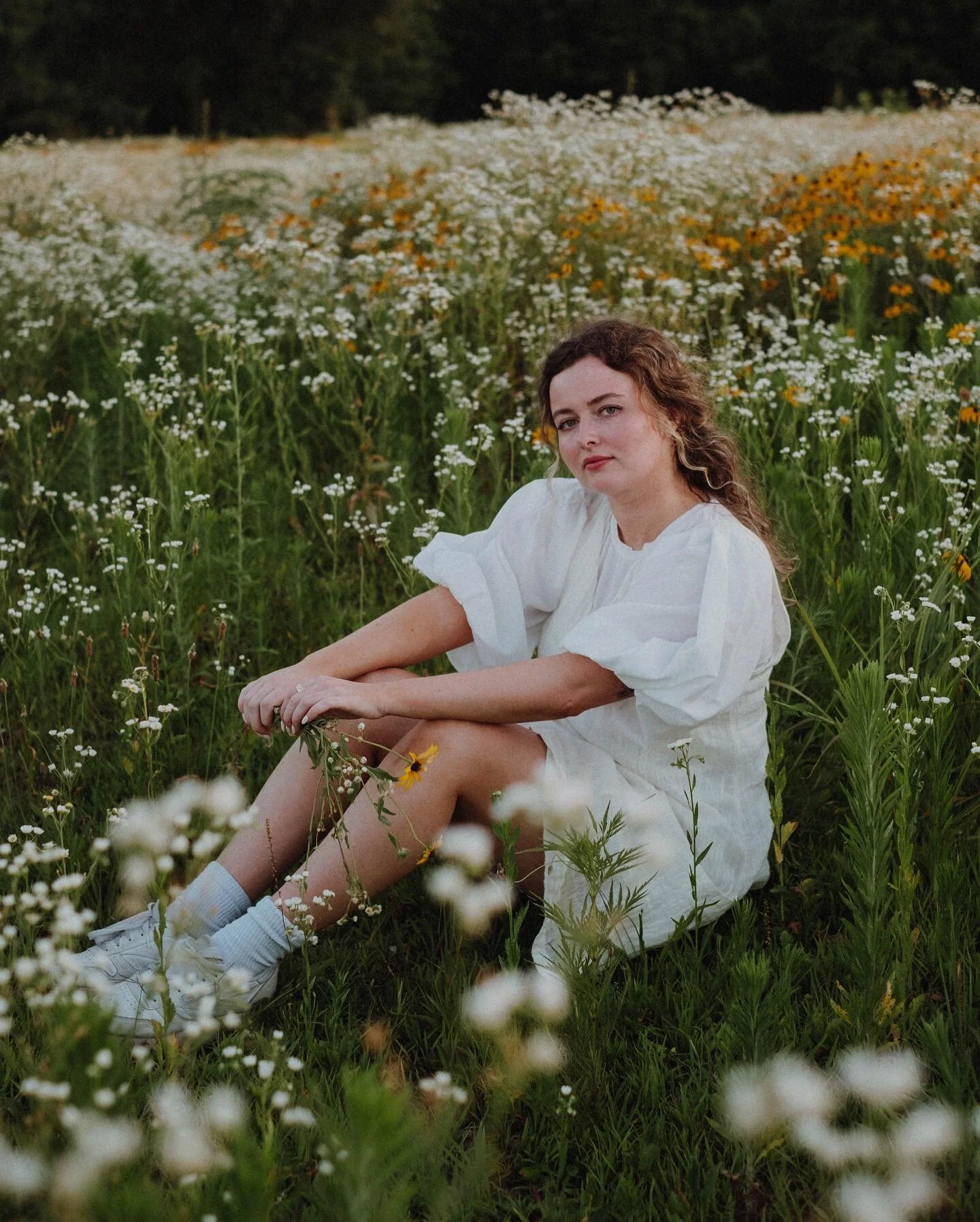 brb smelling the flowers &amp; soaking in the sun:) 

✨🤍🦋 this was a dream i dreamt up when thinking about how at perfect peace God has been giving me in waves during this season. the more we surrender the more He gives us past our wildest dreams. 