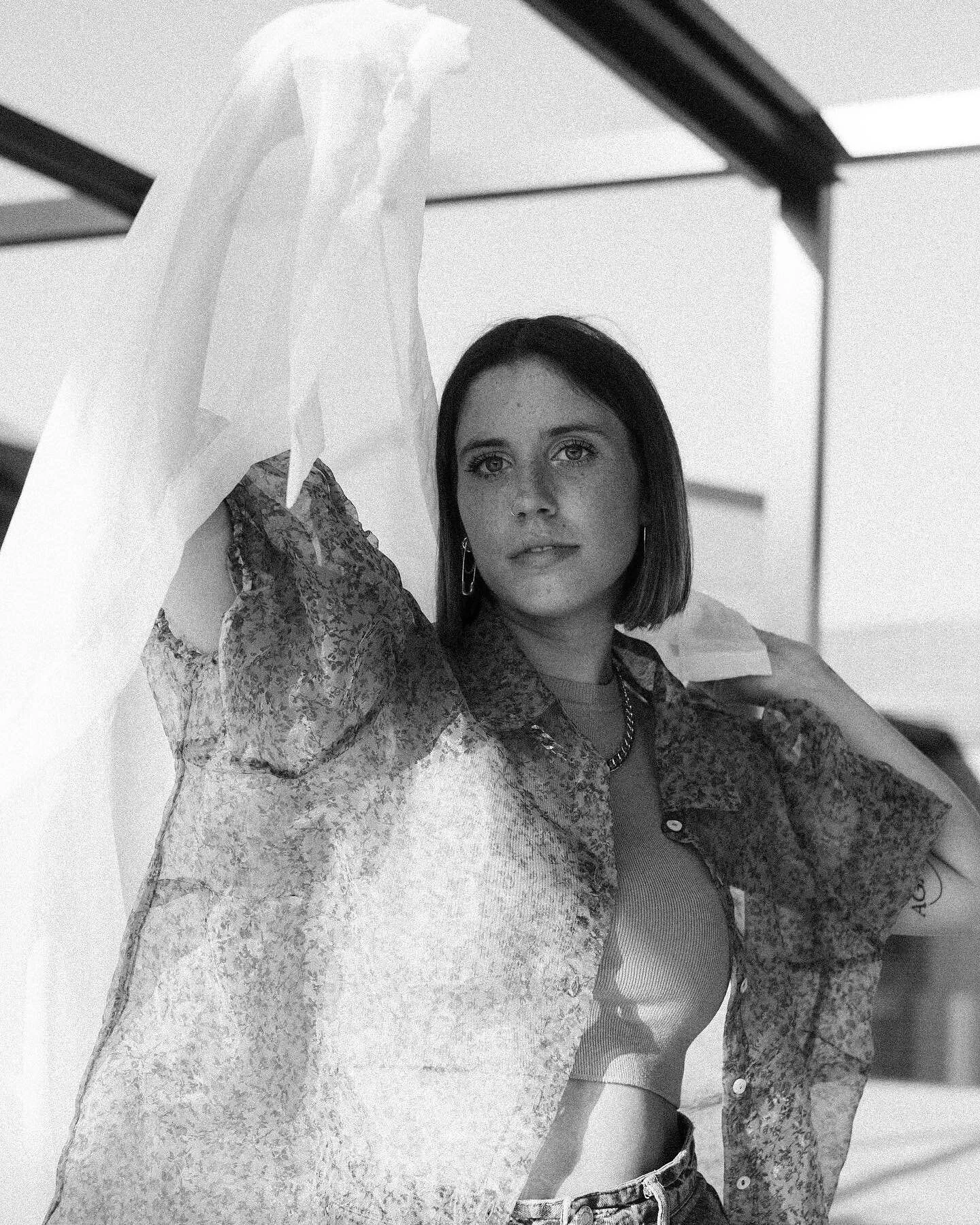 have fallen back in love with black and white if u can&rsquo;t tell 🤍🖤