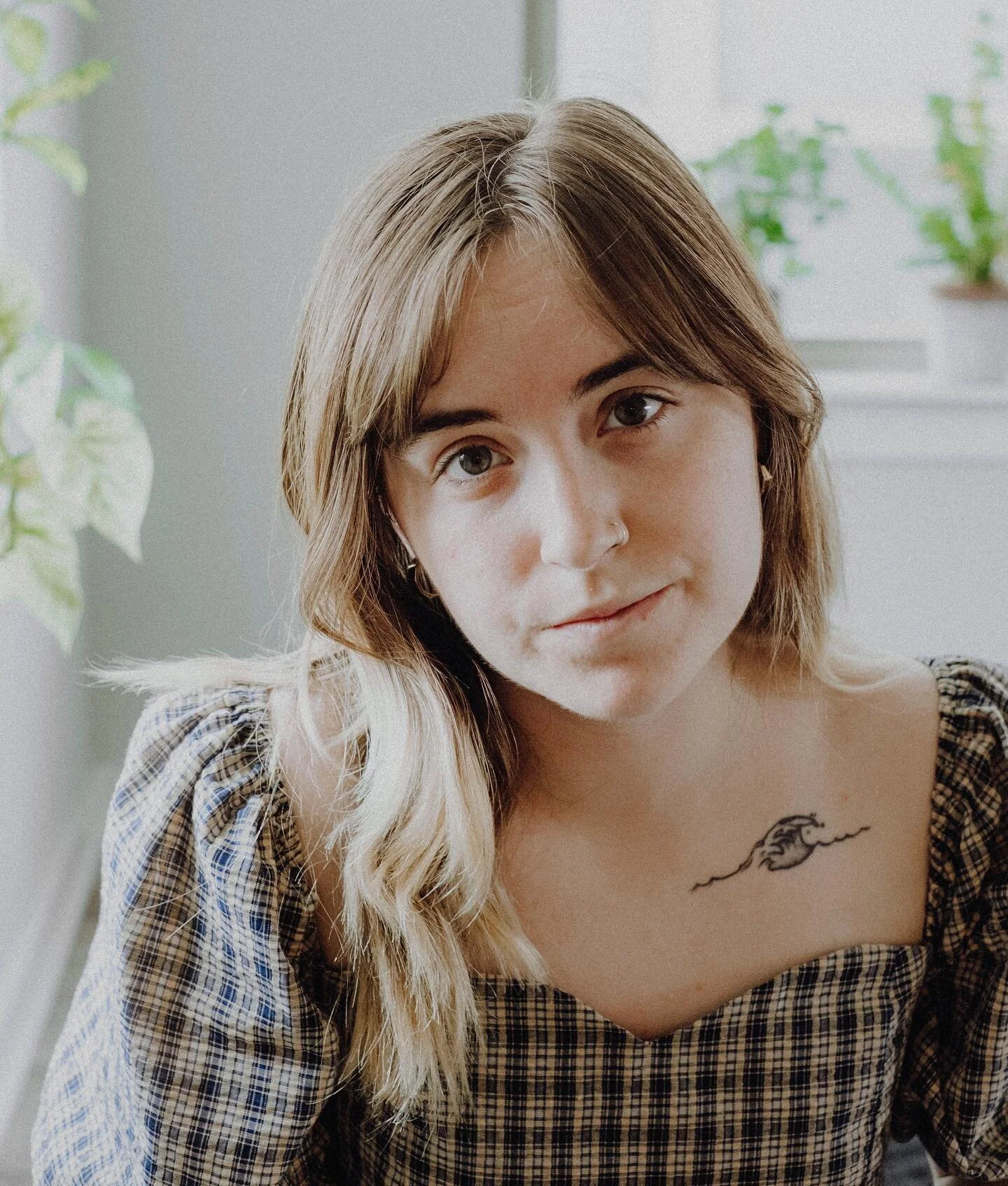 since it&rsquo;s been a while✨ hi! for those of you who are new, I&rsquo;m Anna (pronounced Ah-nah), I&rsquo;m a portrait &amp; product photographer (though I love to do it all) I am also a barista, avid thrifter (this dress was thrifted), and i love