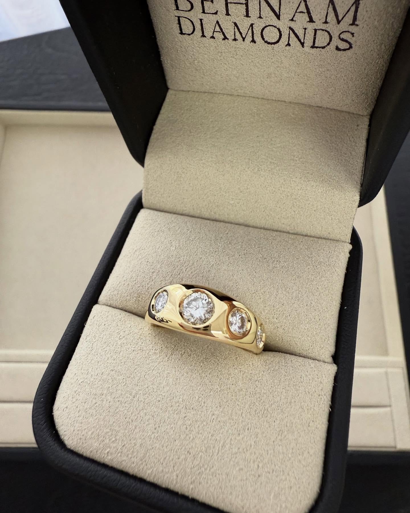 Big on gold. Big on diamonds✨

#gold #diamonds #diamondrings #jeweller #jewellery #jewellerylover #diamondlover #customjewellery #australianjeweller #australianjewellery