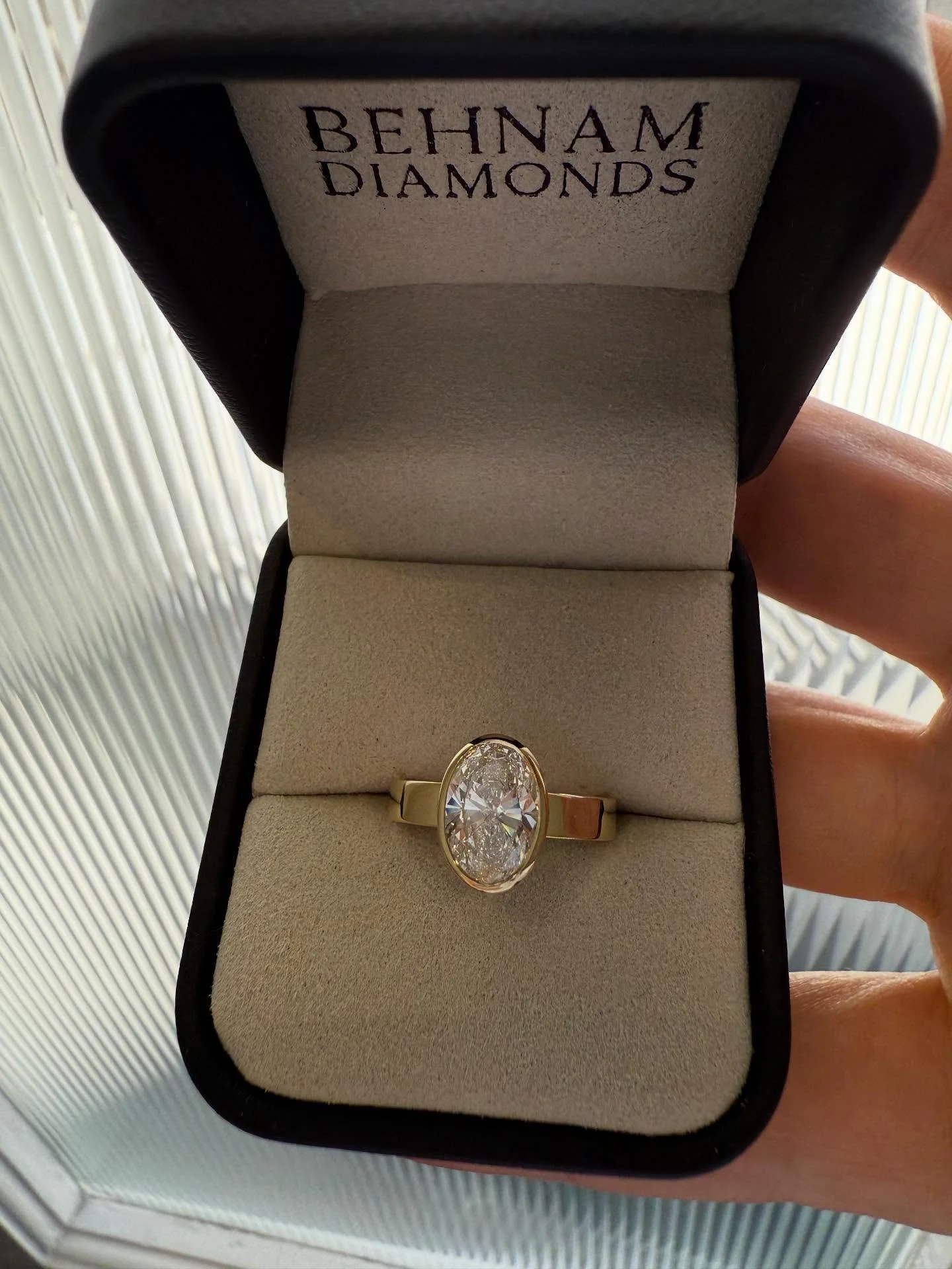 Are you bold enough?✨

#bezelset #bezelsetting #yellowgold #ovalbezelring #bezelengagementring #ovaldiamondring #engagementringgoals #ringgoals #bigdiamonds