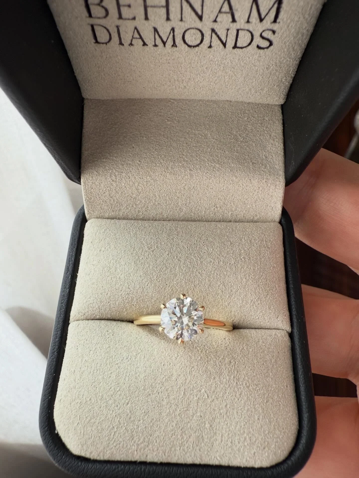 The classics always get a yes✨

Round diamond set in an 18ct yellow gold six claw cathedral solitaire setting.

#roundsolitaire #roundbrilliant #solitaire