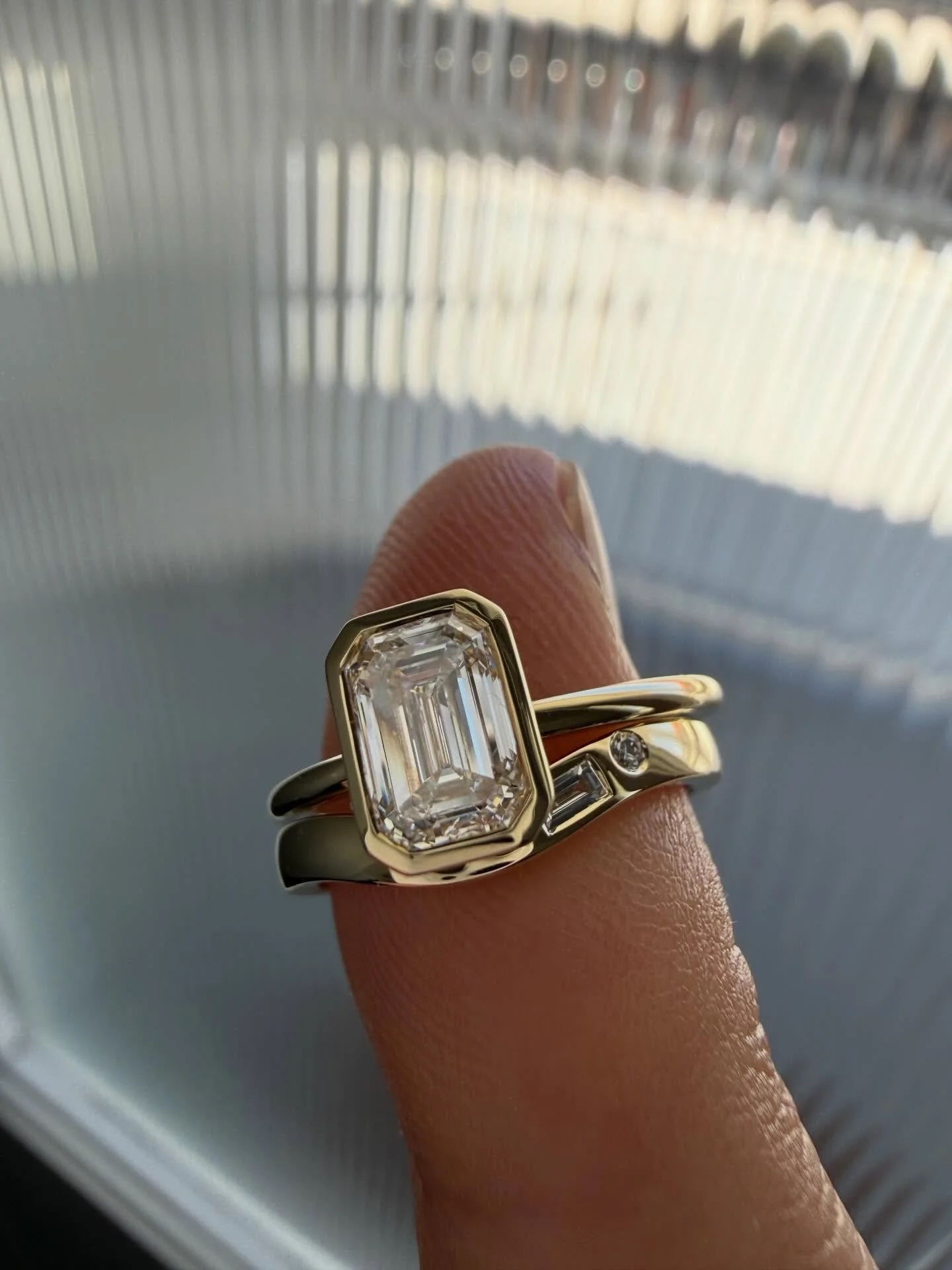Pairing clean lines and curves✨

Bezel set emerald solitaire paired with a soft curve, gypsy set baguette and round diamond band. 

#emeraldcut #bezelset #baguettediamond #engagementrings