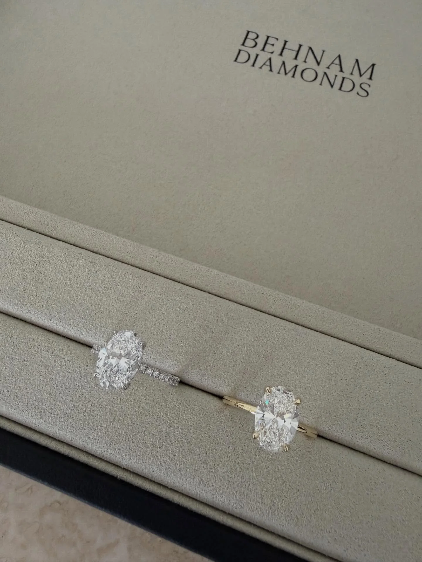 How would you like your oval set?

Tag you partner and let them know✨

#whitegold #yellowgold #ovaldiamonds #bigdiamonds #naturaldiamonds