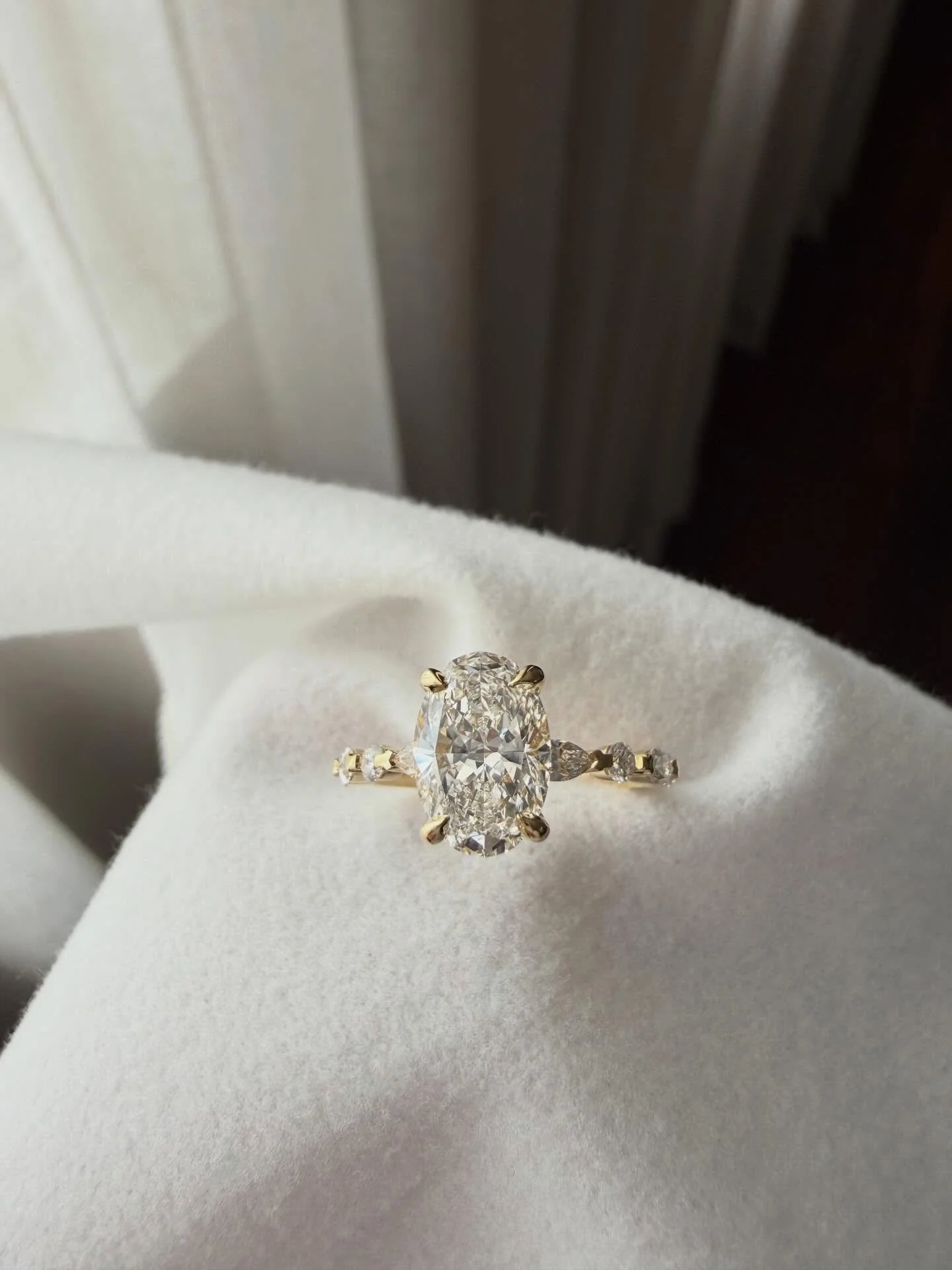 Ethereal beauty✨

#ethereal #engagementring #ovaldiamond