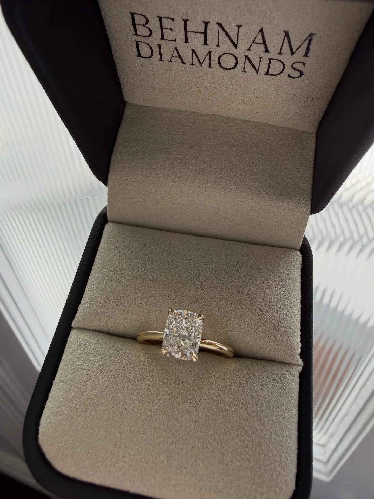 Soft vintage feels with an elongated cushion in all yellow gold✨

#cushioncut #elongatedcushion #cushiondiamond