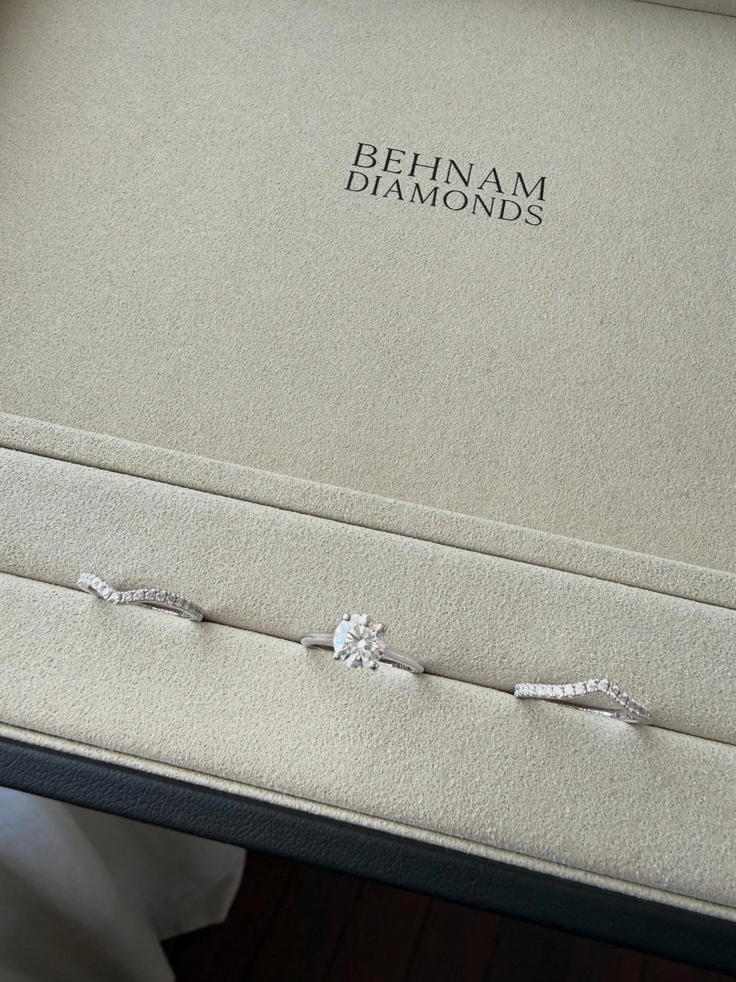 Our fully bespoke service allows you create exactly what it is you&rsquo;ve been dreaming of✨

#bespokejeweller #bespokejewellery #customjeweller #customjewellery #engagementrings