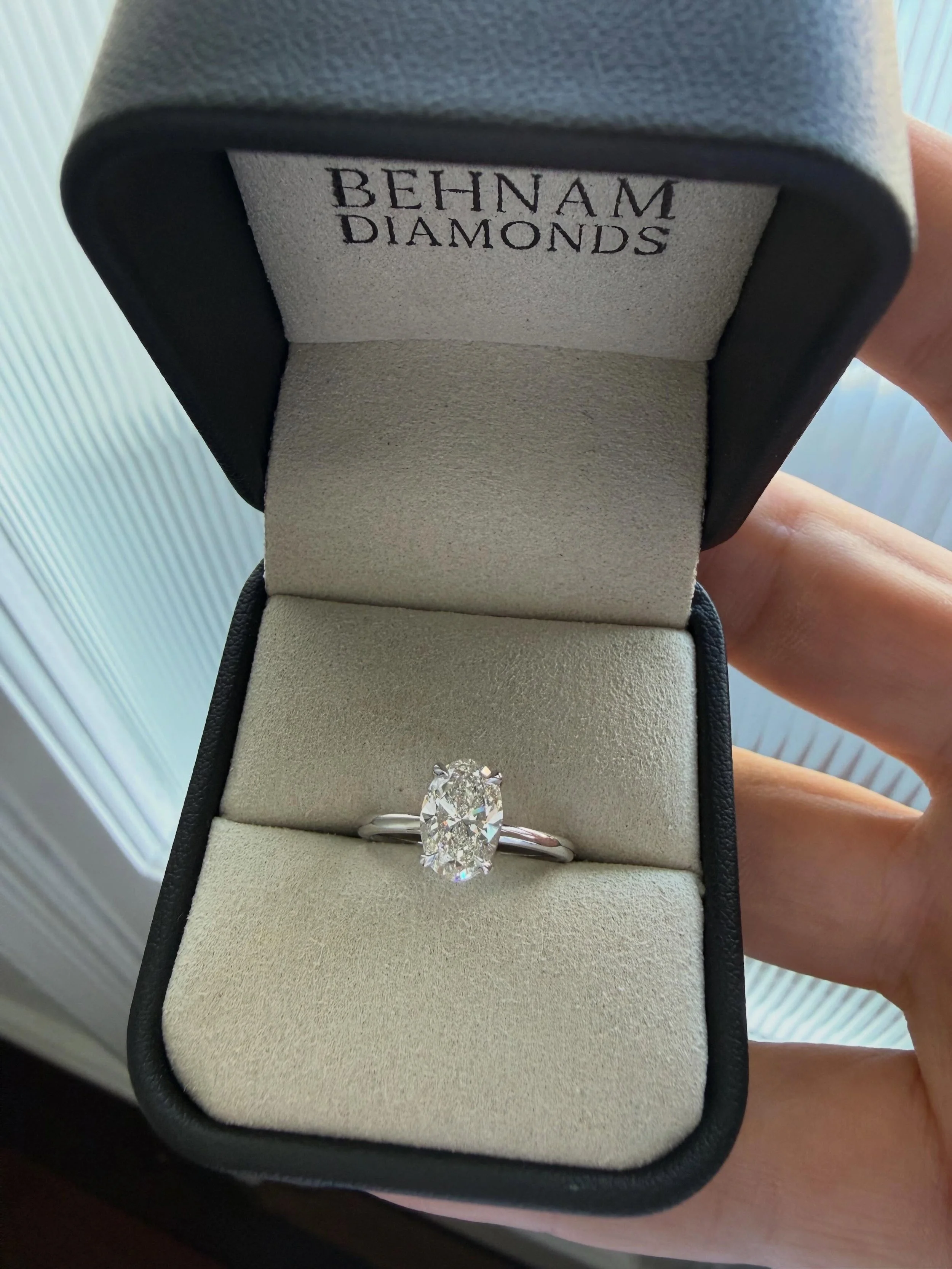 Signature oval in white✨

#ovalsolitaire #ovaldiamond #ringinspo