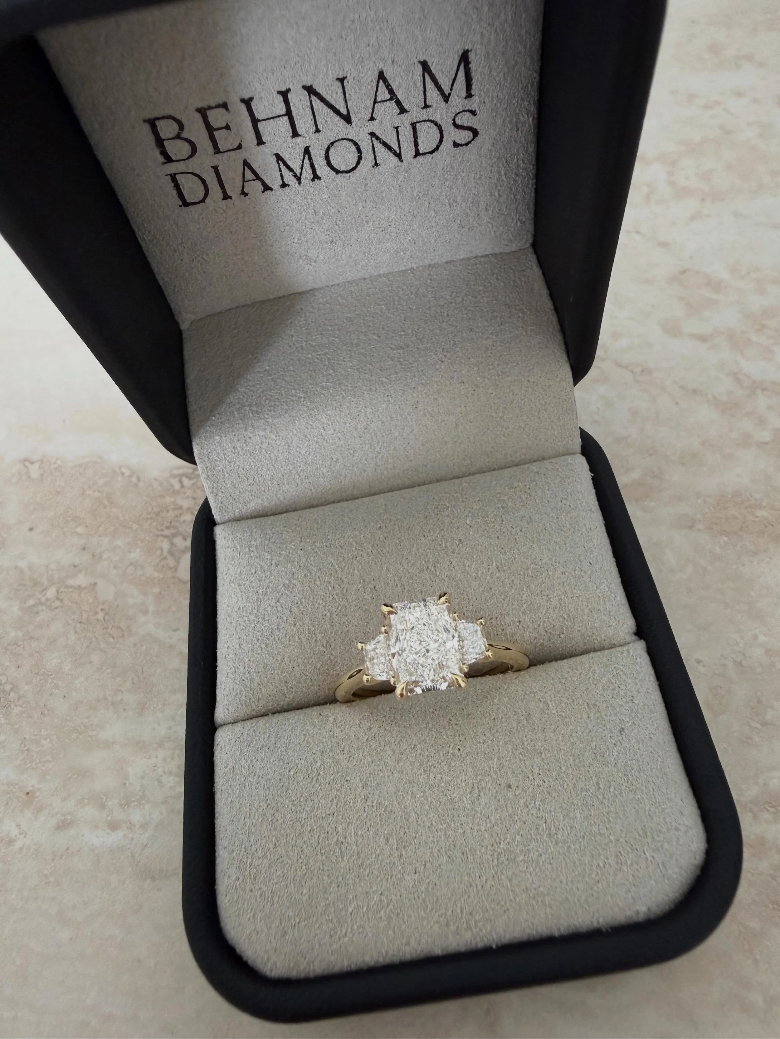 All the right angles with a radiant and trapezoid diamond trilogy✨

#radiantcut #trapezoidcut #trilogyengagementring