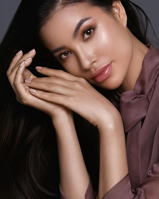 This girl is INSANE! Bee I&rsquo;m inspired by your beauty ❤️😘 the insanely beautiful @phamhuongbee @lippsla 
Makeup+Hair @judeandammakeup 
Nails: @me_julielee 
Nails Assistant: @jasmineroseleex 
Photographer: @snappedbylinda
Retouch: @juliakuryliuk