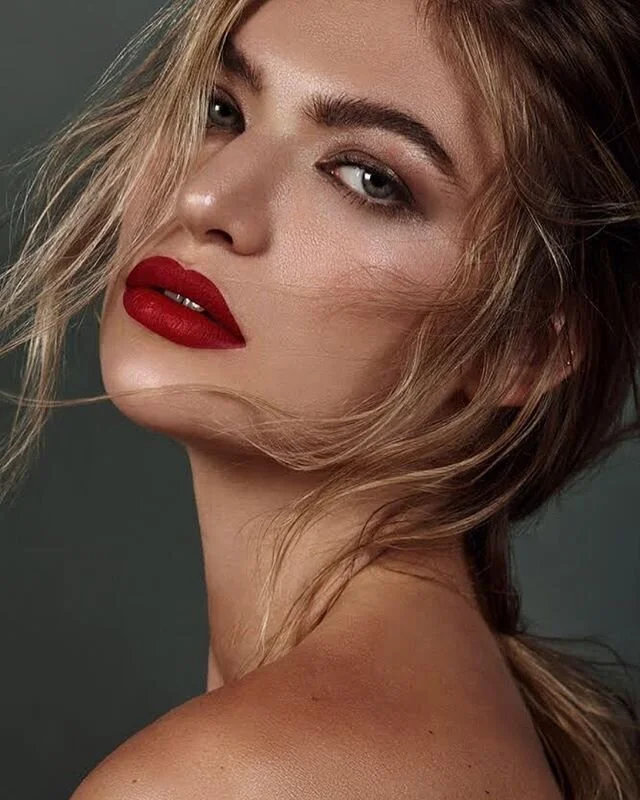 She&rsquo;s so gorgeous 🎶 
The phenomenal @alliefosheim @one.1models 
Makeup+Hair: @mutsumi_makeup 
Beauty photography: @snappedbylinda
Retouch: @sher_retouch