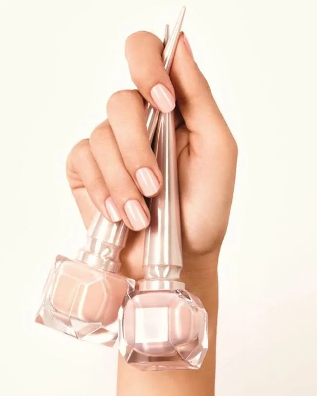 Isabelle 💓 @closeupmodelsagency stunning nails by @me_julielee nail assist: @jasmineroseleex parts photography: @snappedbylinda