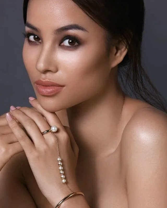 Love her face 😍 the insanely beautiful @phamhuongbee @lippsla 
Makeup+Hair @judeandammakeup 
Nails: @me_julielee 
Nails Assistant: @jasmineroseleex 
Photographer: @snappedbylinda
Retouch: @juliakuryliuk