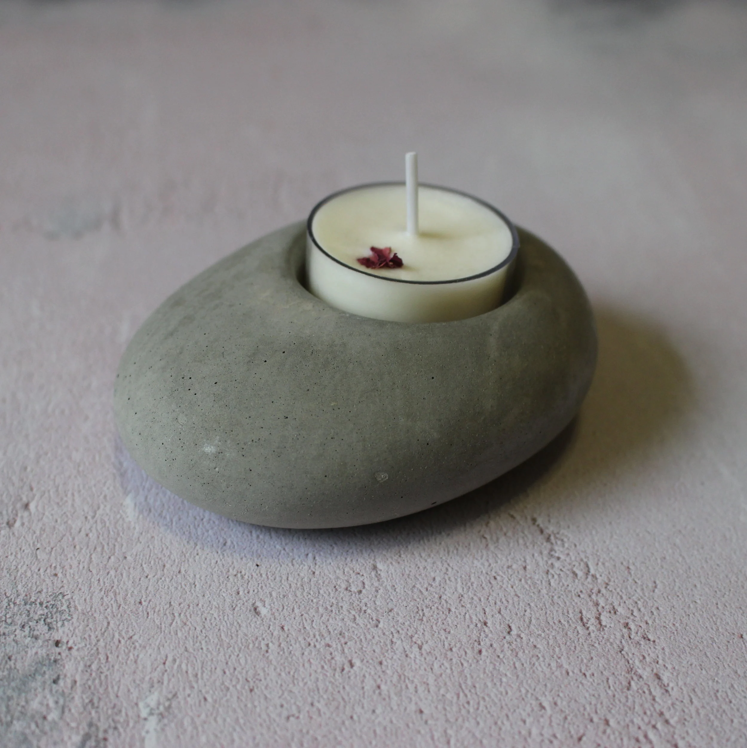 Pebble & 6 Tealights