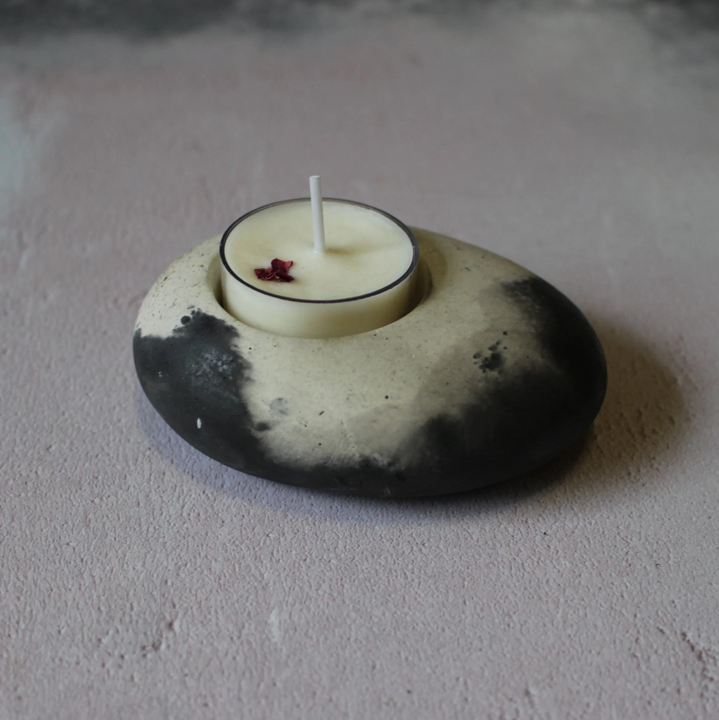 Pebble & 6 Tealights