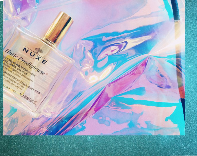 THIS OIL SMELLS HEAVENLY. IT'S AMAZING IN SUMMER TO JUST MAKE YOUR BODY SERIOUSLY SHINE. PLUS, IT'S MULTI-PURPOSE, WHICH IS ALWAYS A WIN WIN. - T