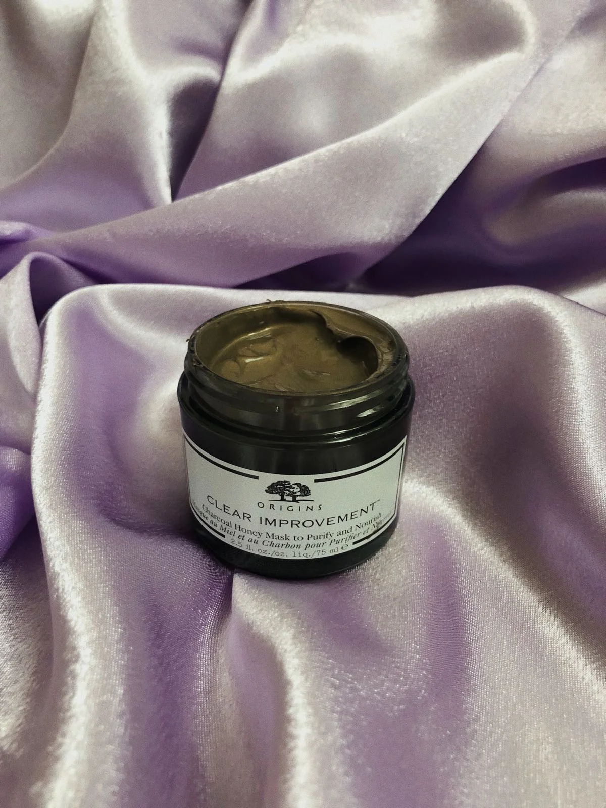I AM SCARD OF DETOX MASKS, BECAUSE MY SKIN IS SO DRY, BUT THIS ONE IS AN EVERY WEEK THING FOR ME NOW. THE ORIGINS CLEAR IMPROVEMENT MASK IS NOURISHING AND PURIFYING, A COMBO I CAN WORK WITH. HIGHLY RECOMMEND THIS FOR MY DRY SKIN GIRLS! - J