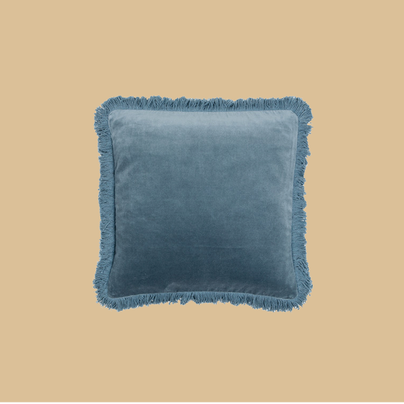 YOU NEED SOME FRINGES IN YOUR LIFE. I LOVE THIS PILLOW CASE BY LIV INTERIOR IN SOFT PIGEON BLUE MADE OUT OF VELVET. REMINDS ME OF SOHO HOUSE VIBES AND IT COMES IN LOTS OF DIFFERENT COLORS. -T