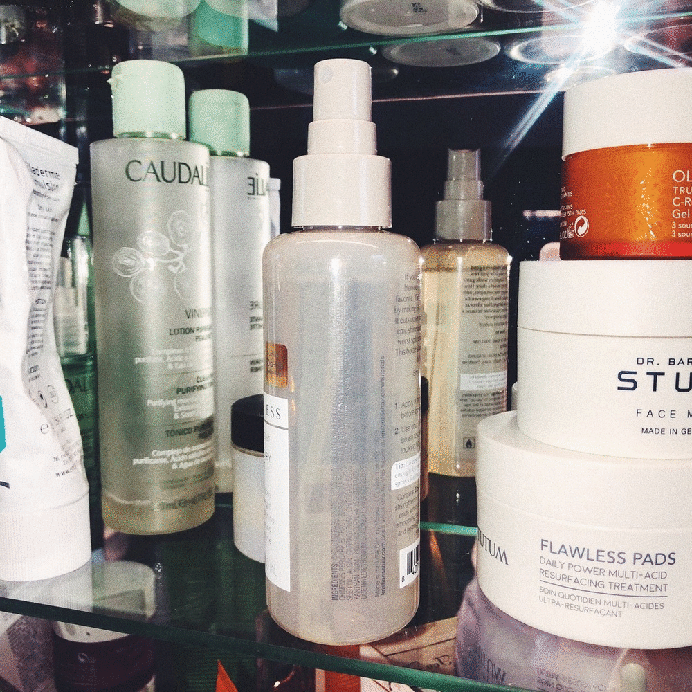I HAVE TO ADMIT, BESIDES SHAMPOO AND CONDITIONER I BARELY TOUCH MY HAIR - EXCEPT BLOW DRY MIST BY KRISTEN ESS WHEN I NEED TO BLOW DRY MY HAIR. THE SMELL IS HEAVENLY SUBTLE AND FRESH BUT ALSO FEMININE AND YOU ONLY NEED TWO TO THREE PUMPS. AND IT’S LIGHTWEIGHT BECAUSE ANYTHING THAT MAKES MY HAIR HEAVY OR GREASY I SIMPLY CAN’T STAND. -T