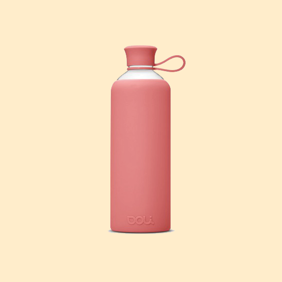 FOR THE SPORTS ENTUHSIAST MOM THE DOLI BOTTLE MADE OUT OF GLASS IS FREE OF TOXINS AND FREE OF BPA - AND YOUR MOM’S NEW FAVORITE COMPANION FOR THE GYM, HER MORNING AND FOR BASICALLY EVERYTHING IN BETWEEN. IT’S SUSTAINABLE AND HAS A SWEET ASS DESIGN.