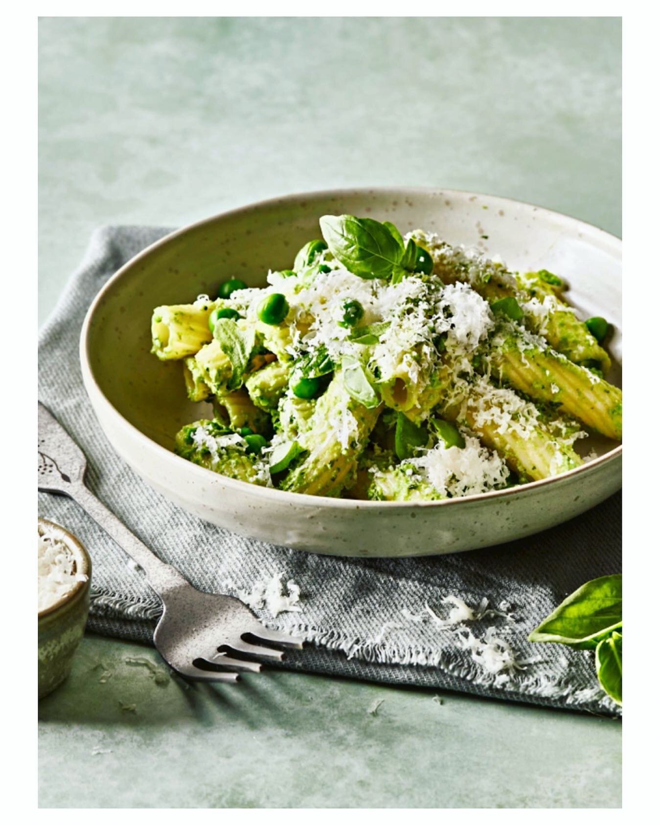 Meet the 4 P&rsquo;s - Pasta, Pesto, Peas &amp; Parmesan 😍 Delightfully easy to make recipe by @chef_jeffers_ using @dale_farm cream. Recipe on the Dale farm grid, that&rsquo;s dinner sorted 🙌

#midweekmeals #whatsfordinner #pasta #pesto