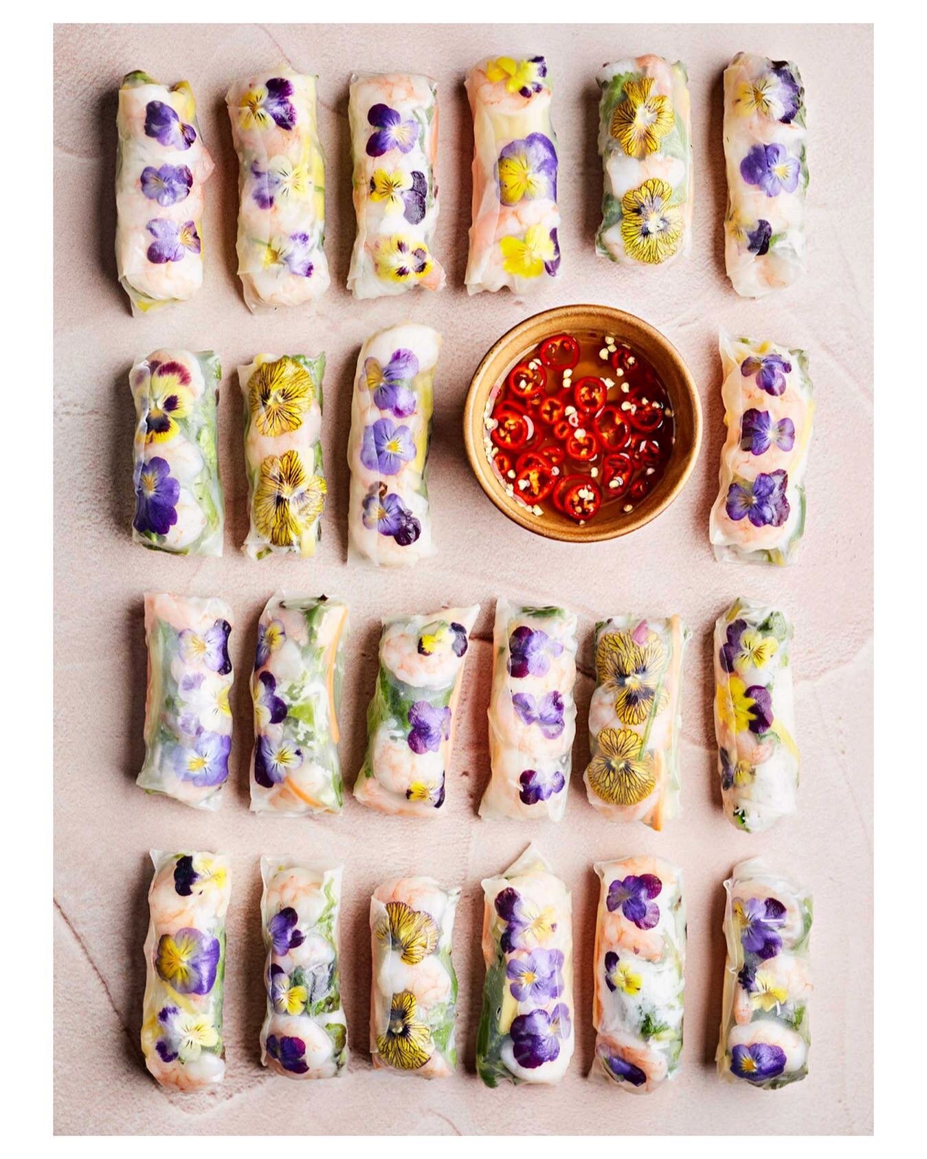 Vietnamese summer rolls by @theedibleflower shot for their gorgeous book The Edible Flower A modern Guide to Growing, Cooking &amp; Eating Edible Flowers

You can watch Erin makes these on catch-up @irelandamvmtv 🤩

#foodphoto #vietnamese #recipe #c