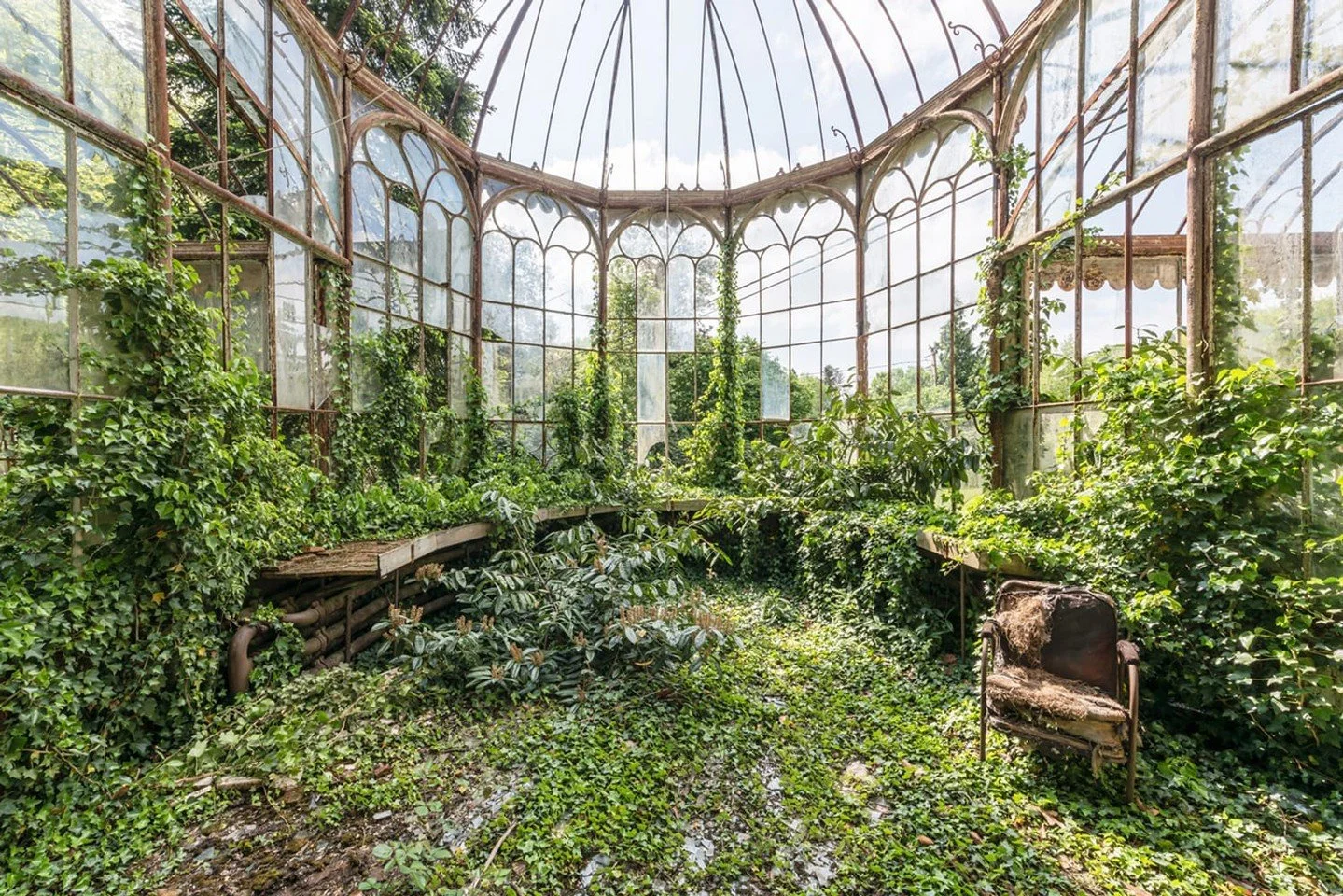 Untamed Flora Subsumes Abandoned Greenhouses in Romain Veillon&rsquo;s &lsquo;Secret Gardens&rsquo;.
https://loom.ly/MFNLcxo