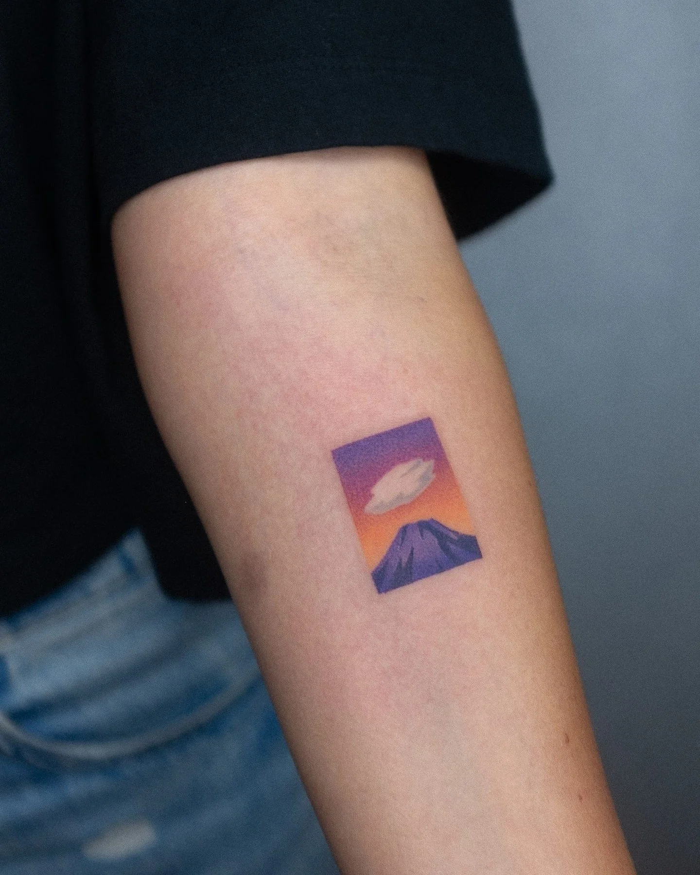 Innumerable Dots Form Bright, Bold Gradients in Nano Ponto&rsquo;s Entirely Handpoked Tattoos.
https://loom.ly/c2yo5zw