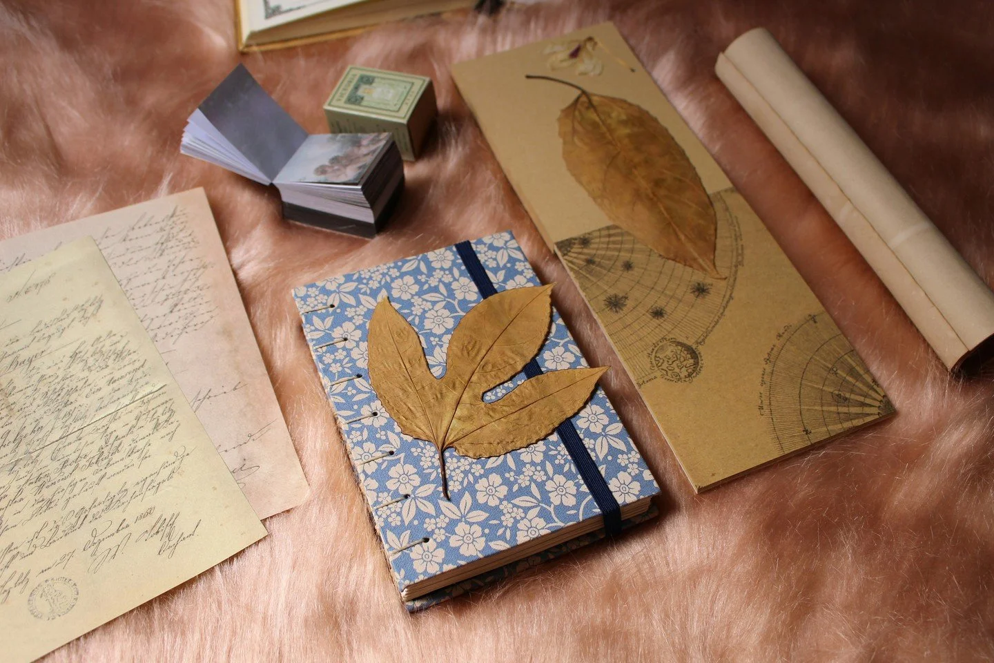 New skill. New obsession. Next Book of the Month Club - April 16. If you&rsquo;ve been wanting to try something artistic but low-pressure, making books by hand is it. 👉 Register before it fills: https://loom.ly/PVkltWo